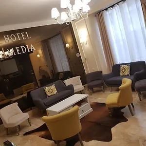 Отель Media ***