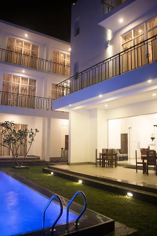 The Suite 262 Negombo 3*,