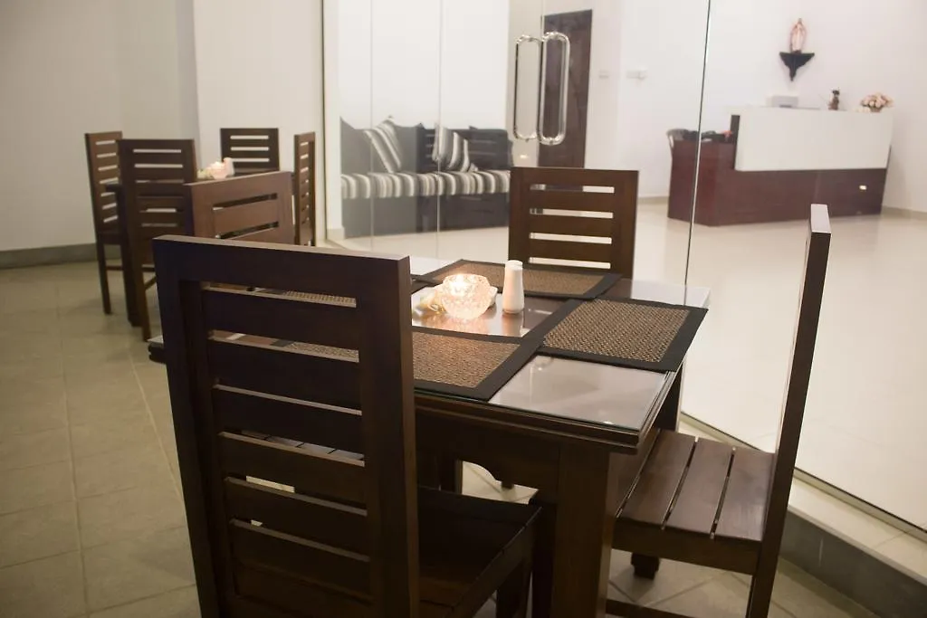 The Suite 262 Negombo Hotel